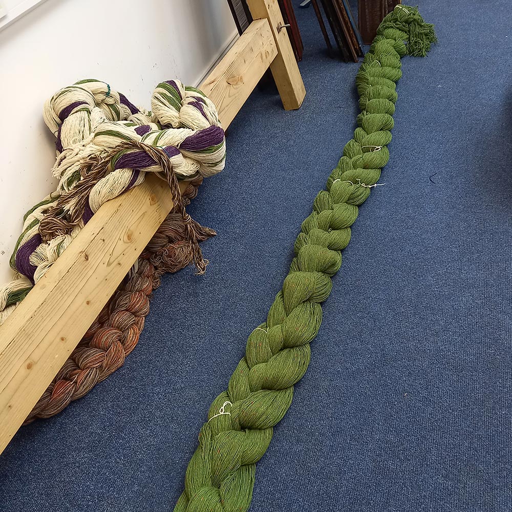 A thick long rope-like green woolen string.